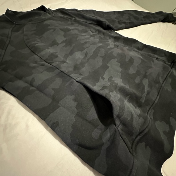 Lululemon camo Crew - Picture 3 of 3